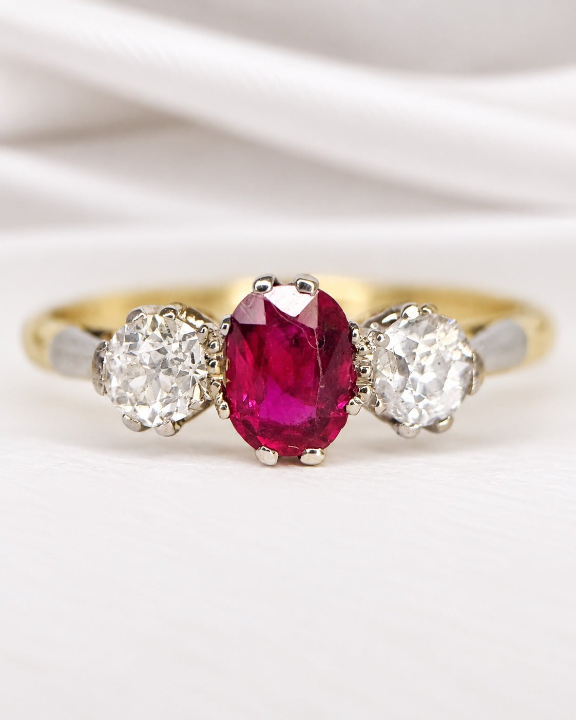 Bague Trilogie Rubis 0.60 carat &amp; Diamants 0.40 carat "Adeline" - Elliade Paris