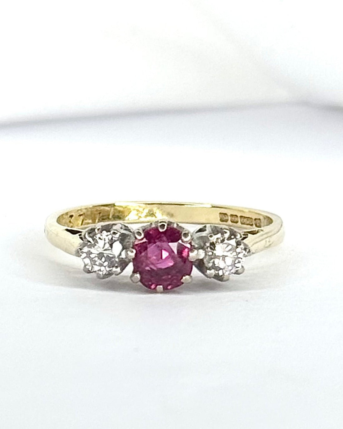 Bague trilogie Rubis 0.62 carat &amp; Diamants 0.20 carat "Célia" - Elliade Paris
