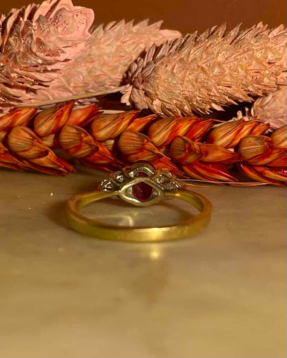 Bague Trilogie Rubis 0.65 carat &amp; Diamants &quot;Kiara&quot; - Elliade Paris