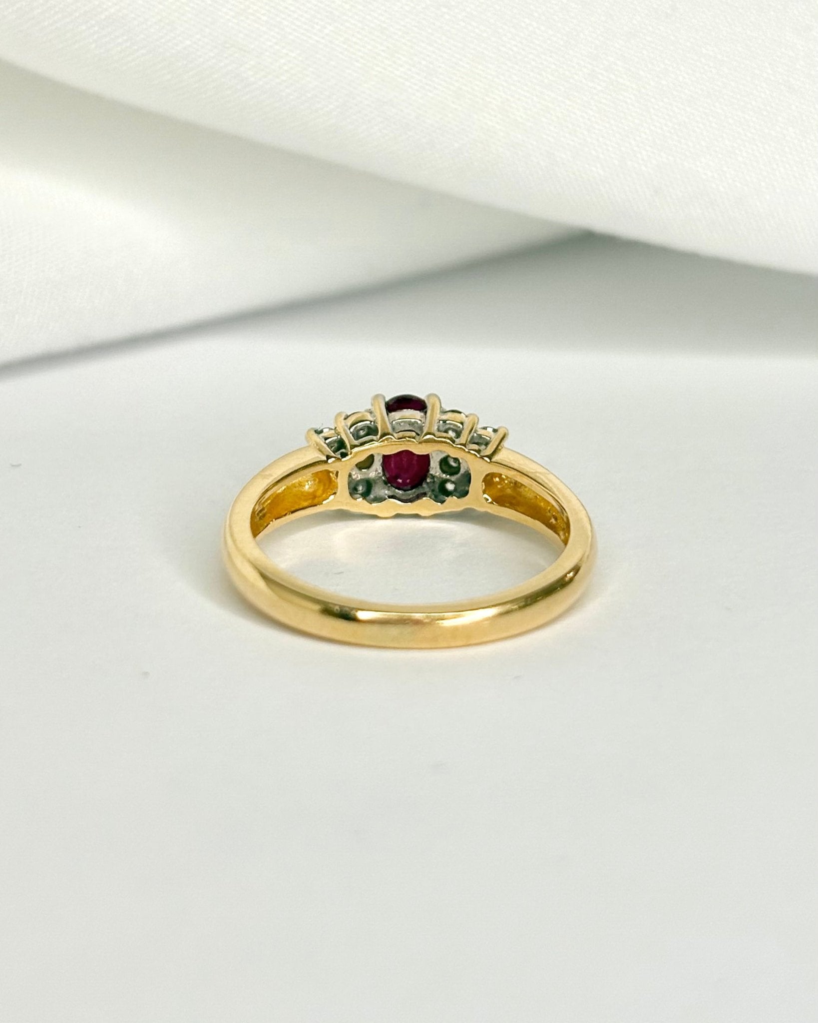 Bague Trilogie Rubis 0.80 carat &amp; Diamants 0.30 carat "Maria" - Elliade Paris