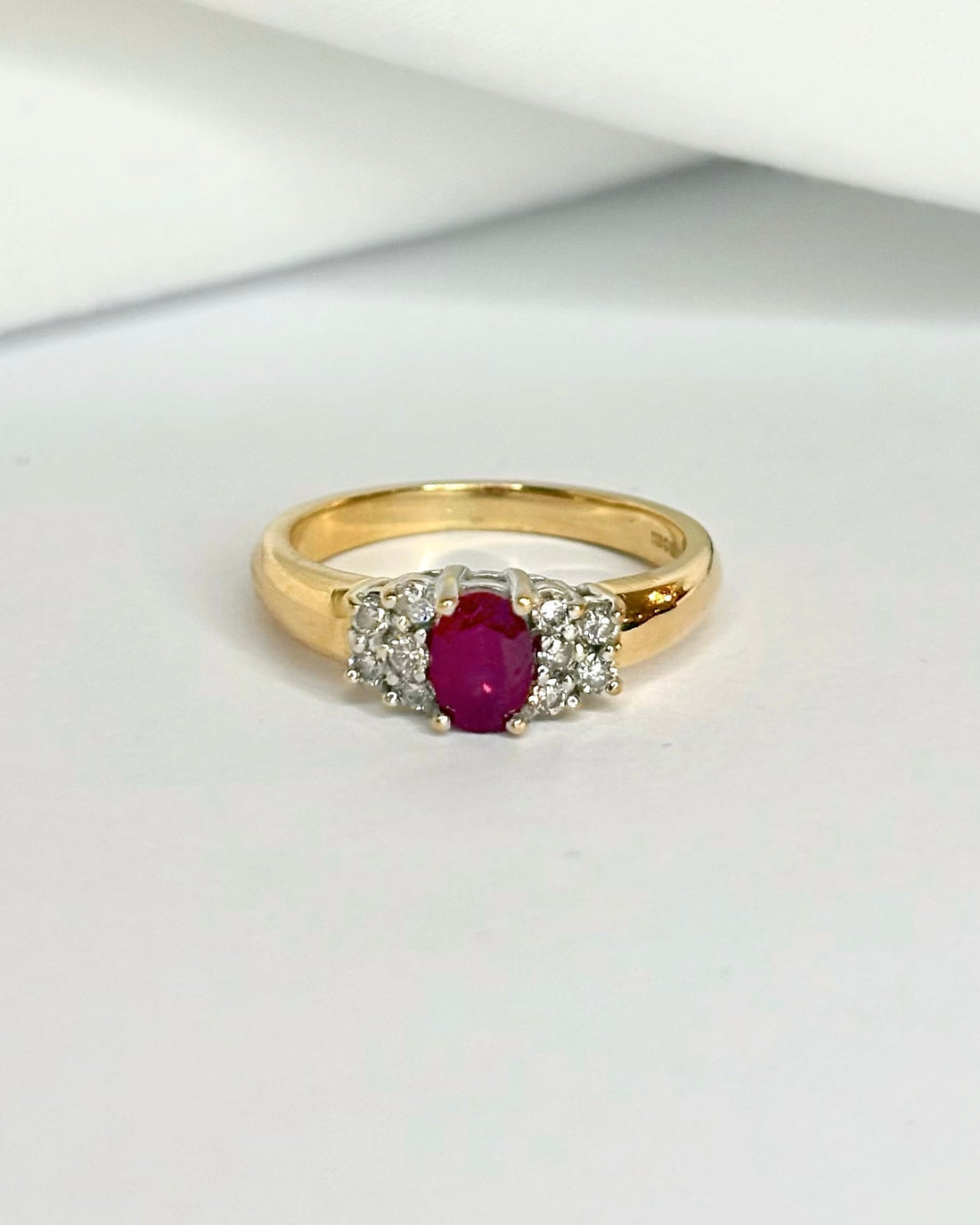 Bague Trilogie Rubis 0.80 carat &amp; Diamants 0.30 carat "Maria" - Elliade Paris