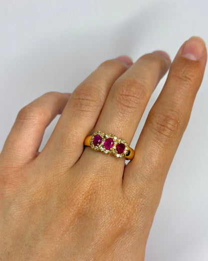 Bague Trilogie Rubis 0.90 carat &amp; Diamants "Iris" - Elliade Paris