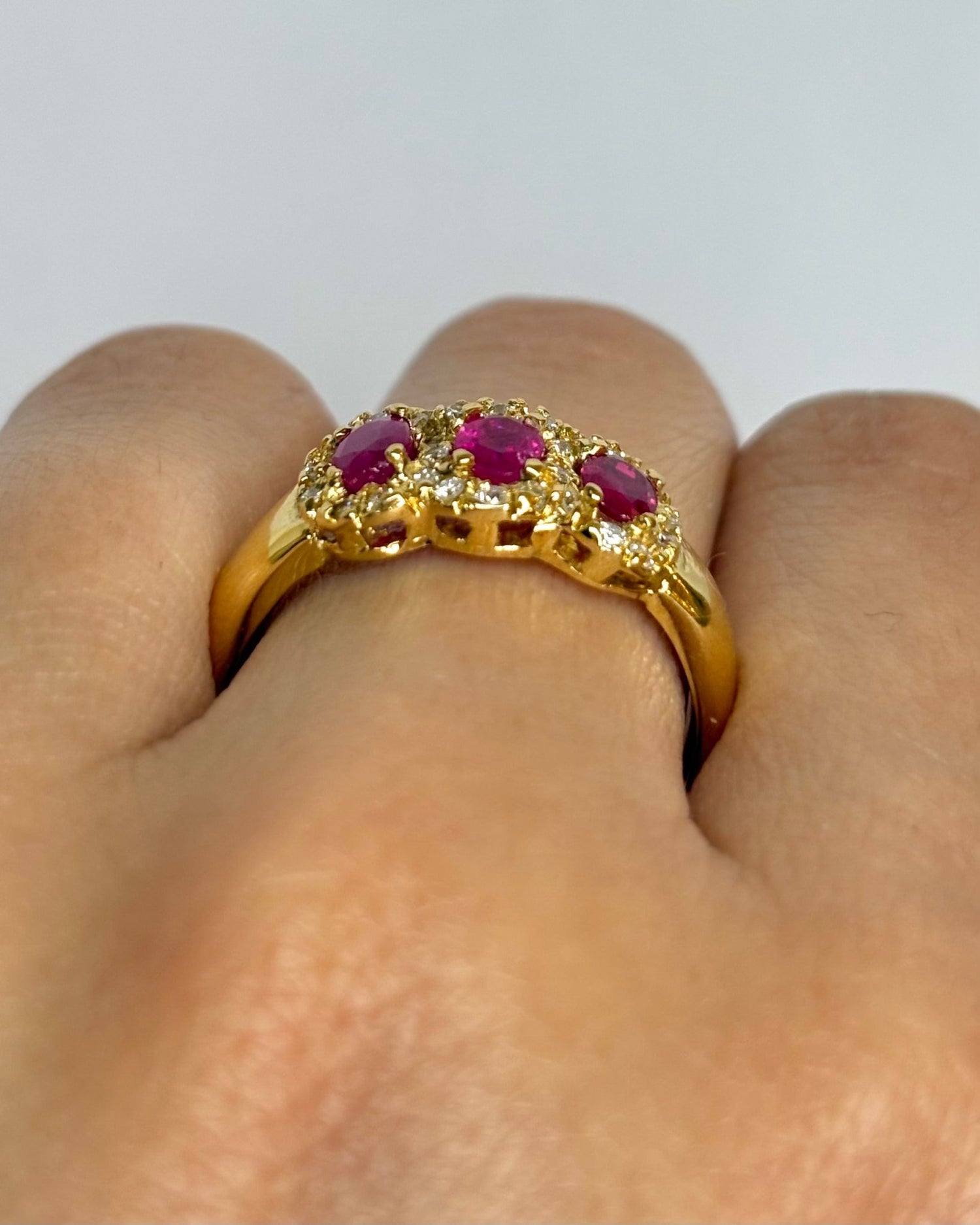 Bague Trilogie Rubis 0.90 carat &amp; Diamants "Iris" - Elliade Paris