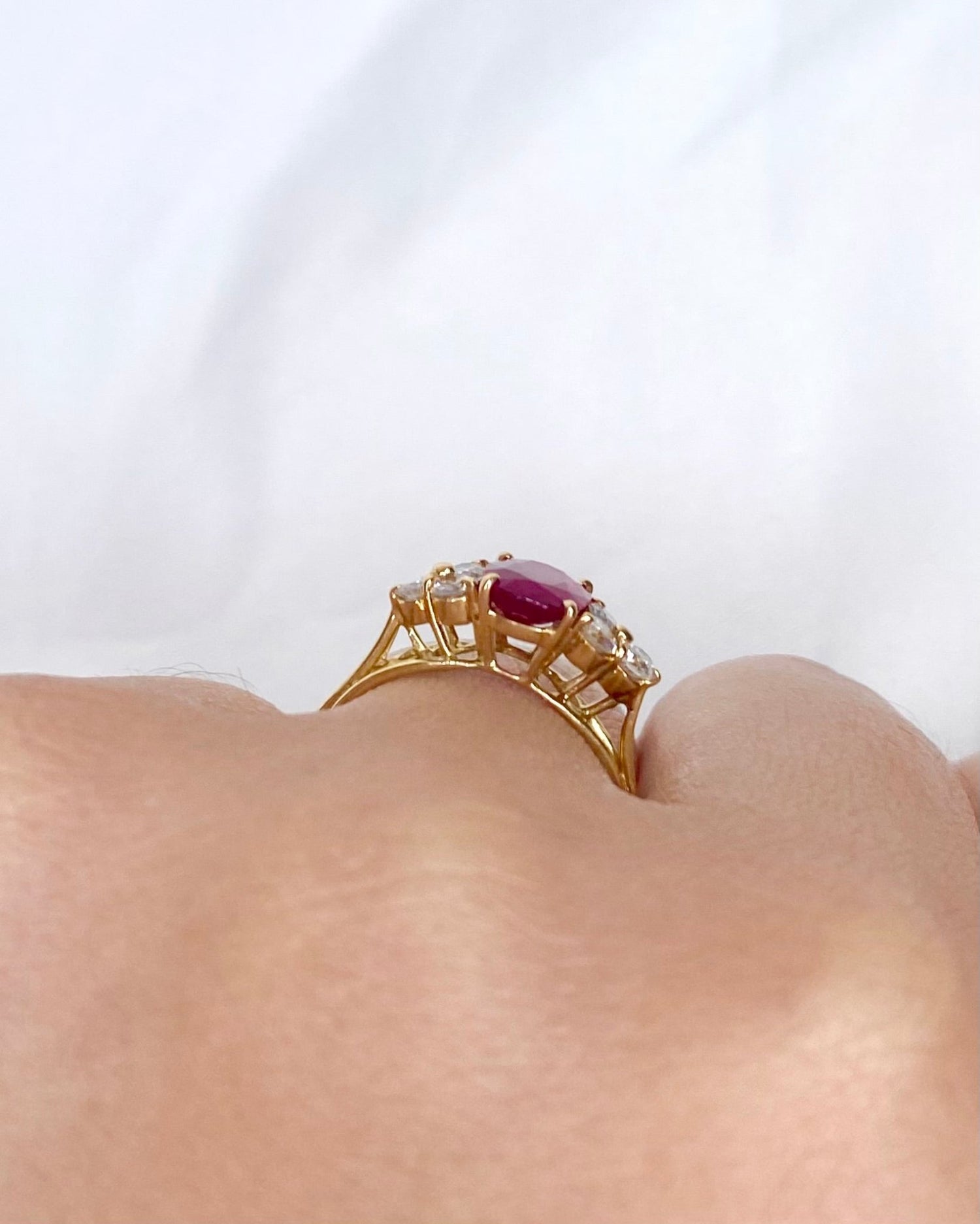 Bague Trilogie Rubis 1.25 carat &amp; Diamants 0.36 carat "Marina" - Elliade Paris