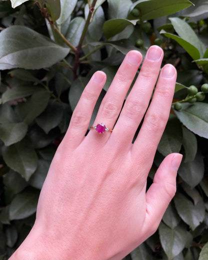 Bague Trilogie Rubis 1.65 carat &amp; Diamants &quot;Précillia&quot; - Elliade Paris