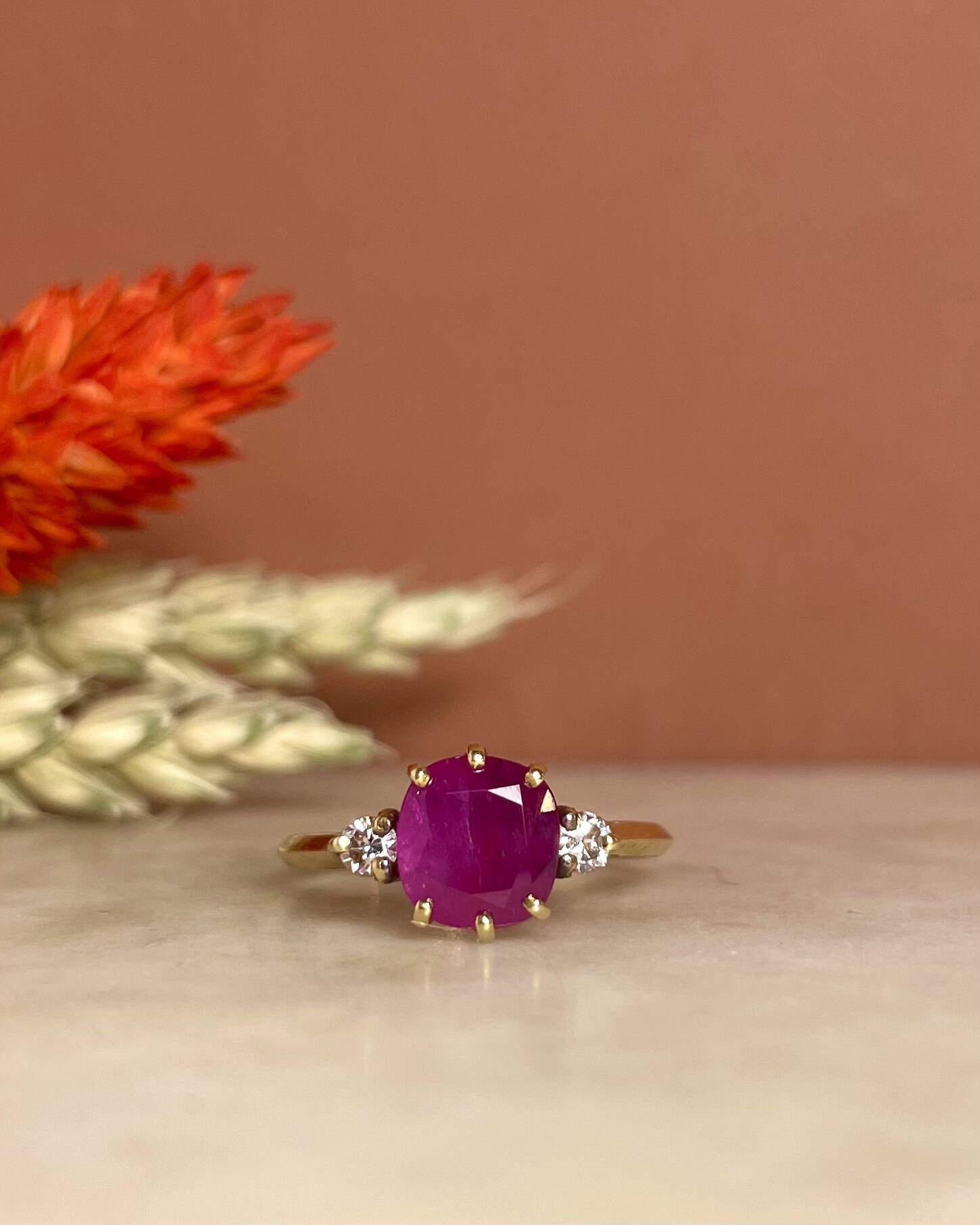 Bague Trilogie Rubis 1.65 carat &amp; Diamants &quot;Précillia&quot; - Elliade Paris