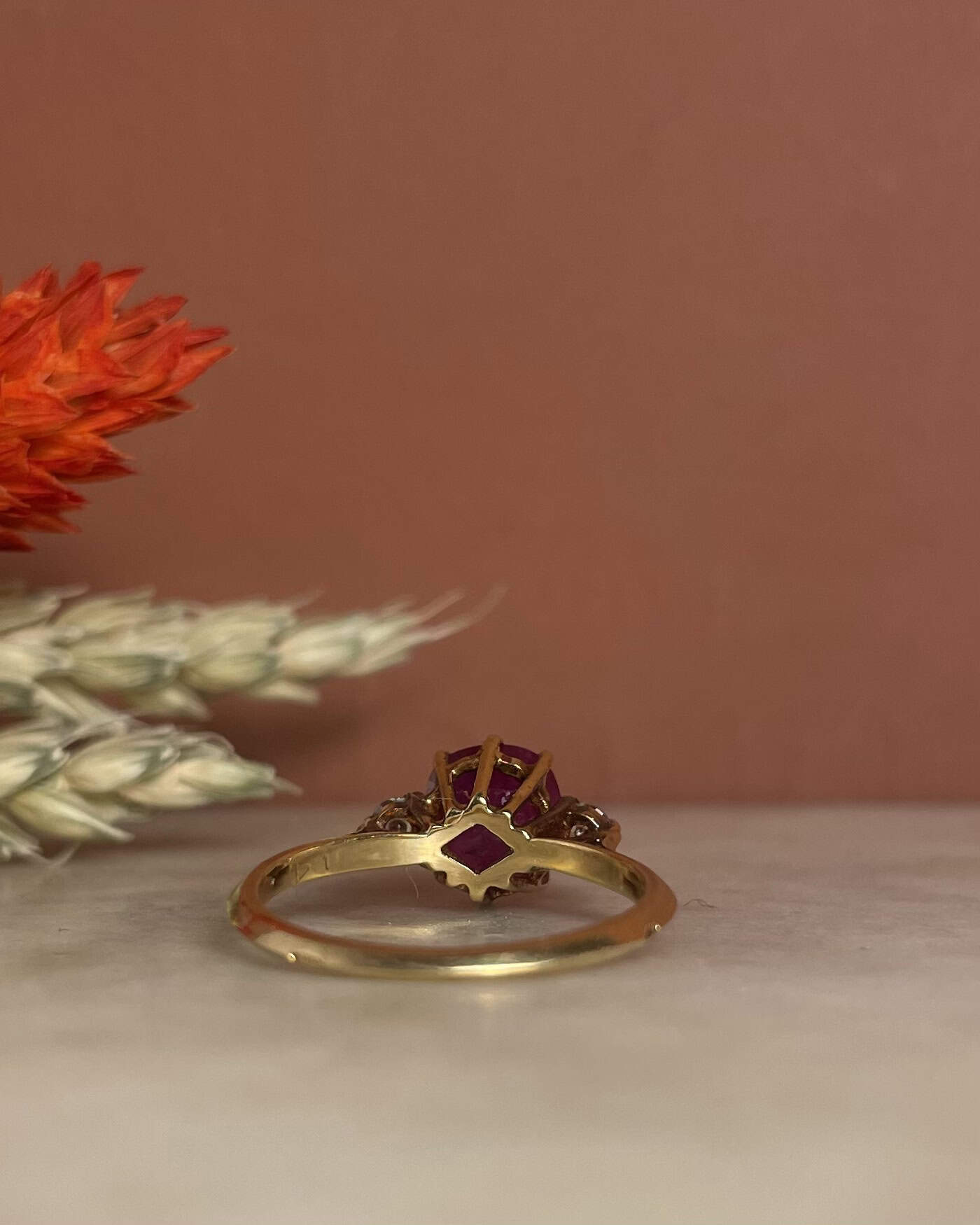 Bague Trilogie Rubis 1.65 carat &amp; Diamants "Précillia" - Elliade Paris