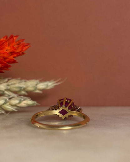 Bague Trilogie Rubis 1.65 carat &amp; Diamants &quot;Précillia&quot; - Elliade Paris