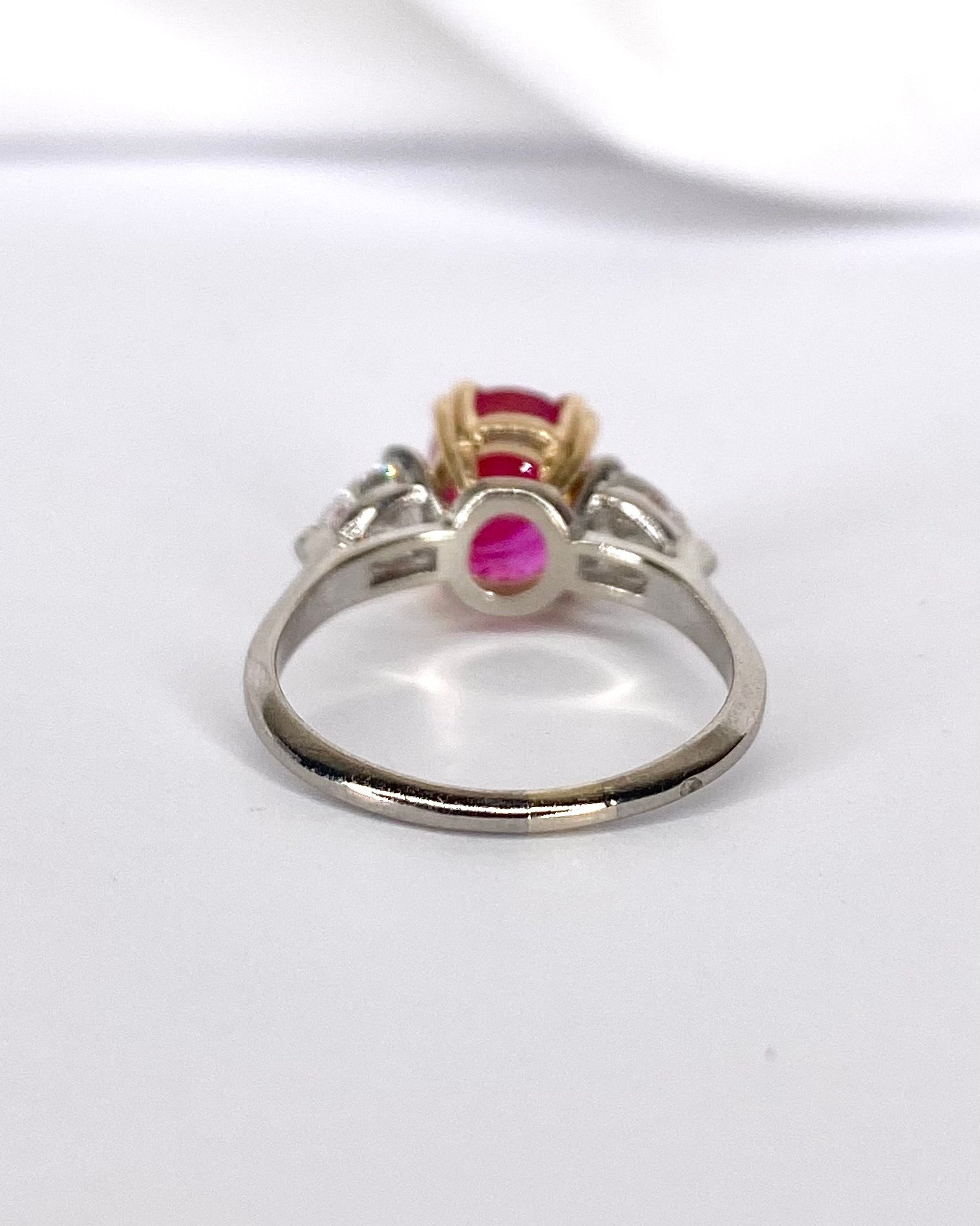 Bague Trilogie Rubis 2.37 carats &amp; Diamants 0.88 carat "Jeannette" - Elliade Paris