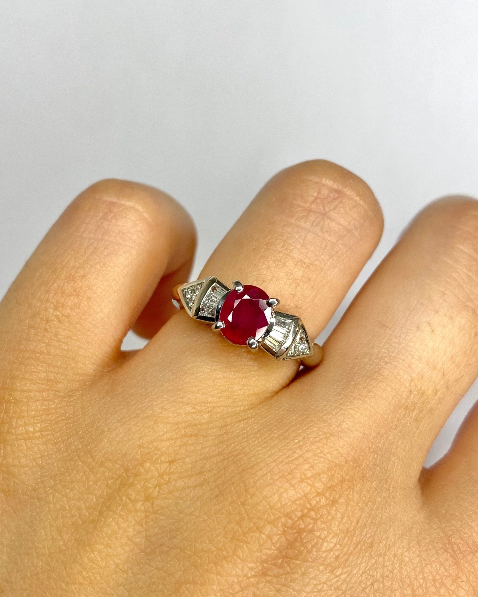 Bague Trilogie Rubis Birman 1.02 carat &amp; Diamants 0.23 carat "Sina" - Elliade Paris