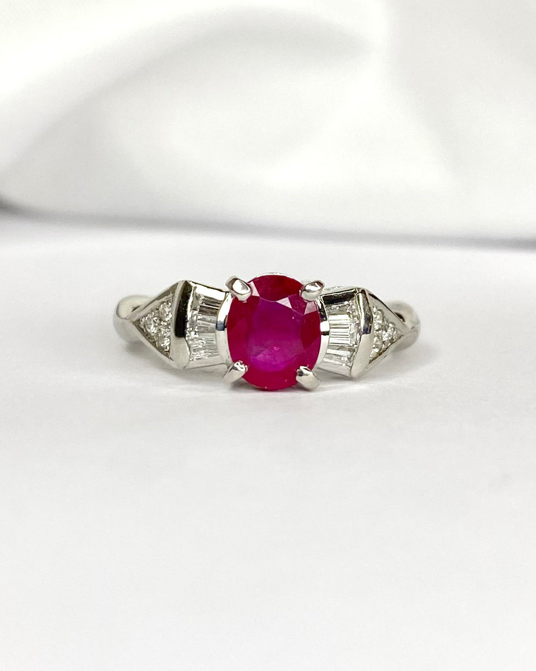 Bague Trilogie Rubis Birman 1.02 carat &amp; Diamants 0.23 carat "Sina" - Elliade Paris