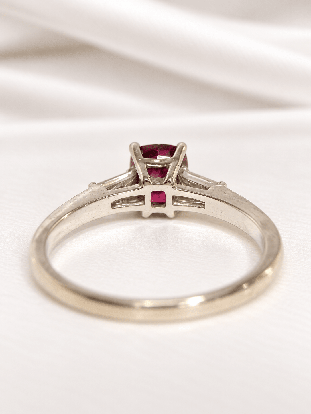 Bague Trilogie Rubis Chatoyant 1.48 carat &amp; Diamants "Zélia" - Elliade Paris