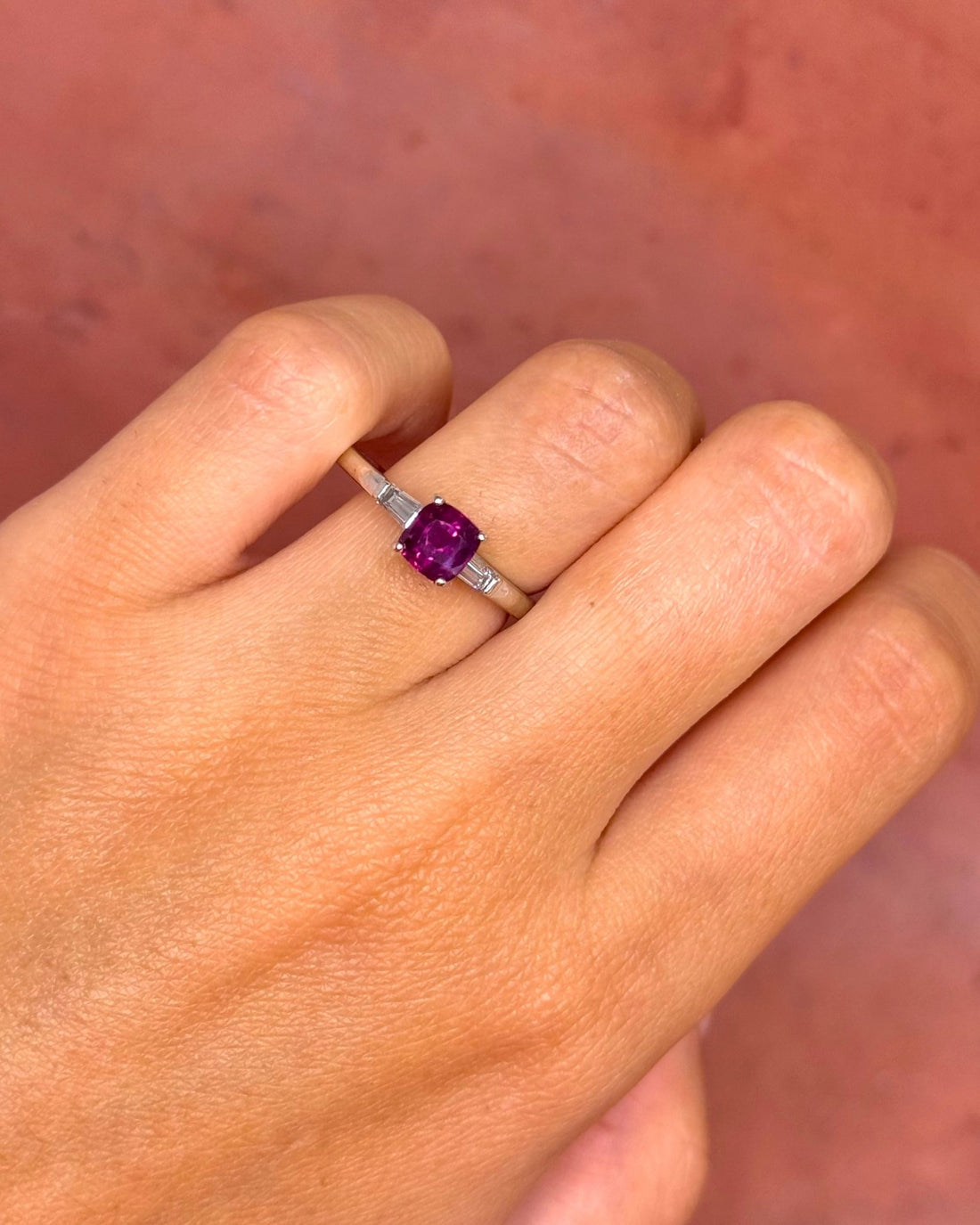 Bague Trilogie Rubis Chatoyant 1.48 carat &amp; Diamants "Zélia" - Elliade Paris
