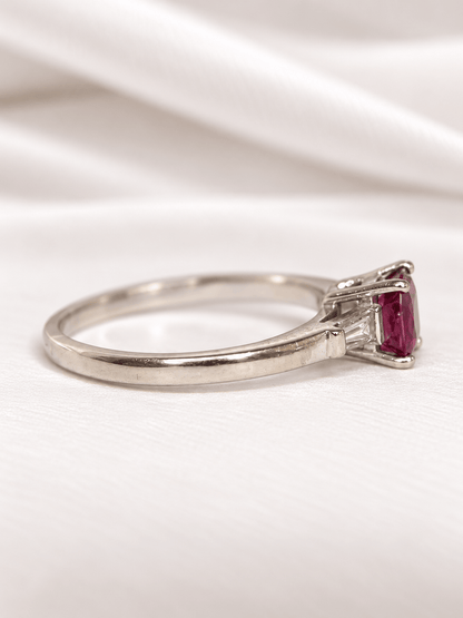 Bague Trilogie Rubis Chatoyant 1.48 carat &amp; Diamants "Zélia" - Elliade Paris