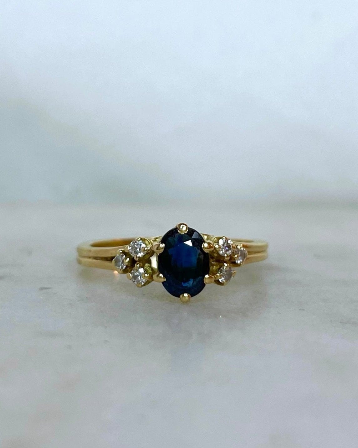 Bague Trilogie Saphir 0.44 carat &amp; Diamants “Liorane” - Elliade Paris