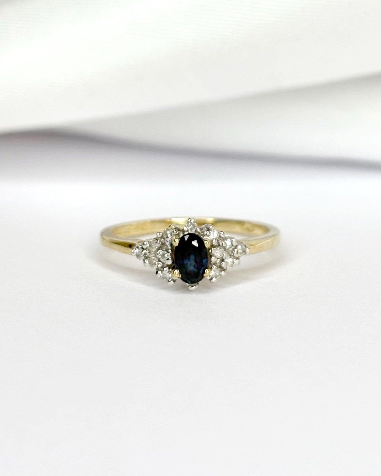 Bague Trilogie Saphir 0.46 carat &amp; Diamants "Danae" - Elliade Paris