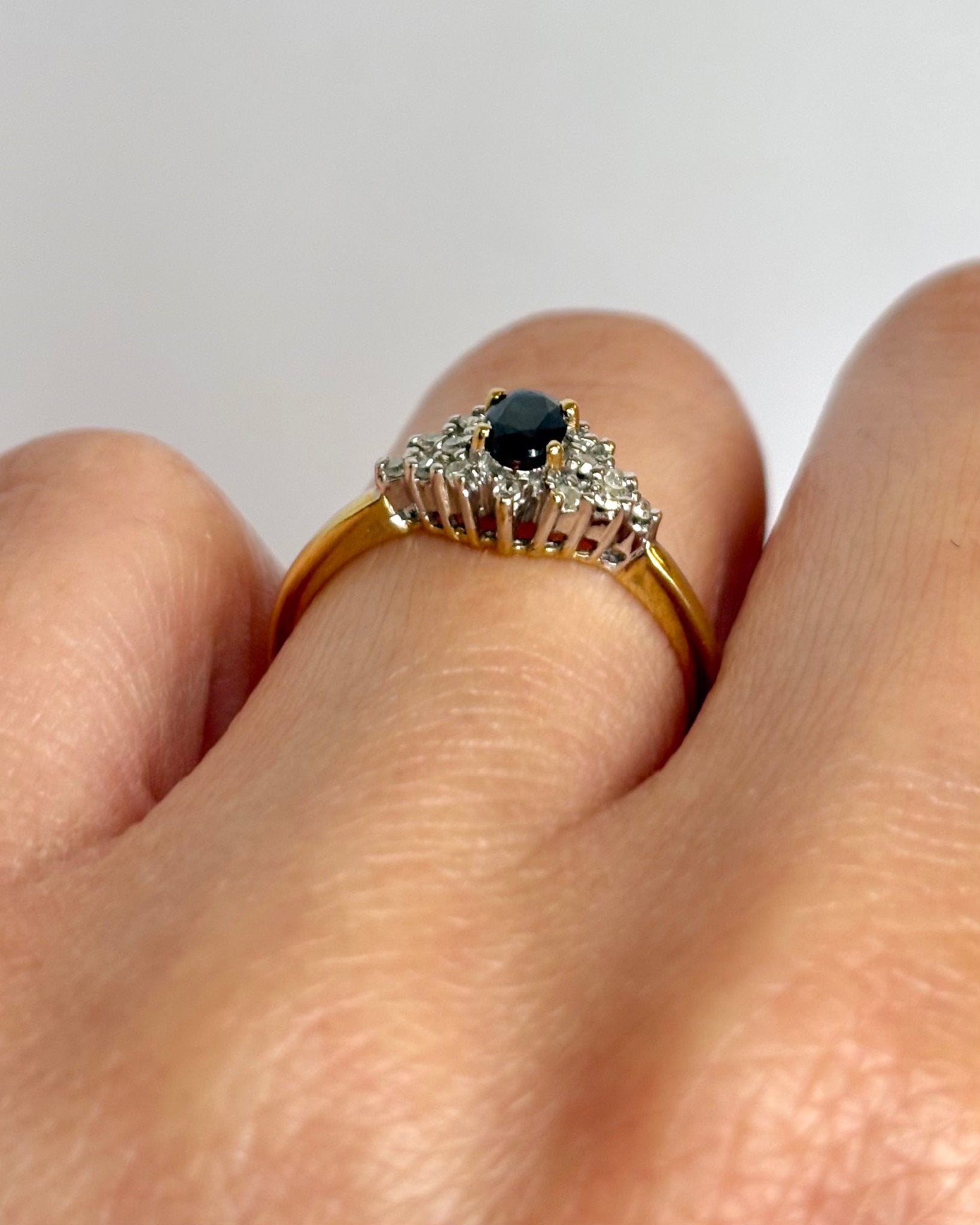 Bague Trilogie Saphir 0.46 carat &amp; Diamants "Danae" - Elliade Paris