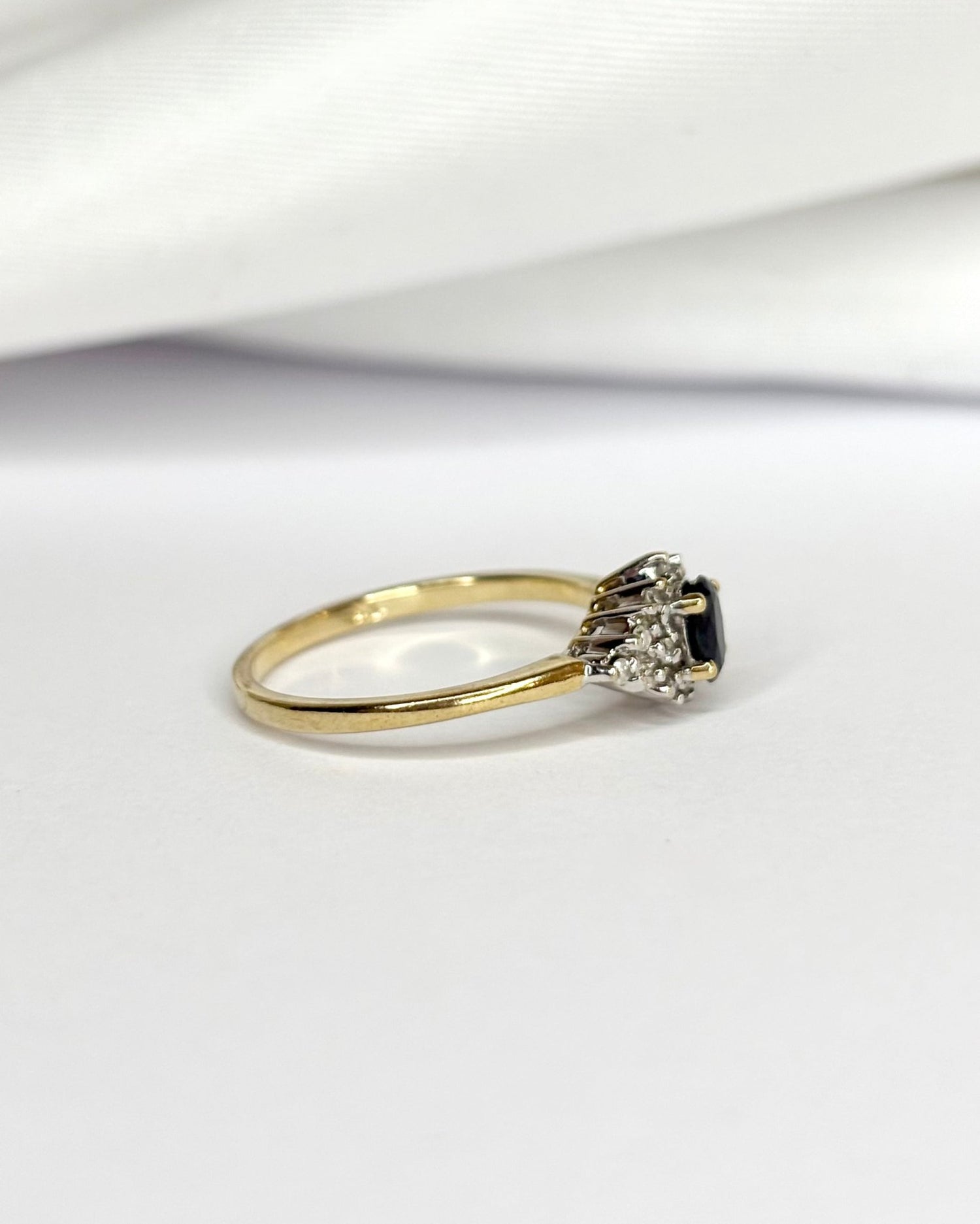 Bague Trilogie Saphir 0.46 carat &amp; Diamants "Danae" - Elliade Paris