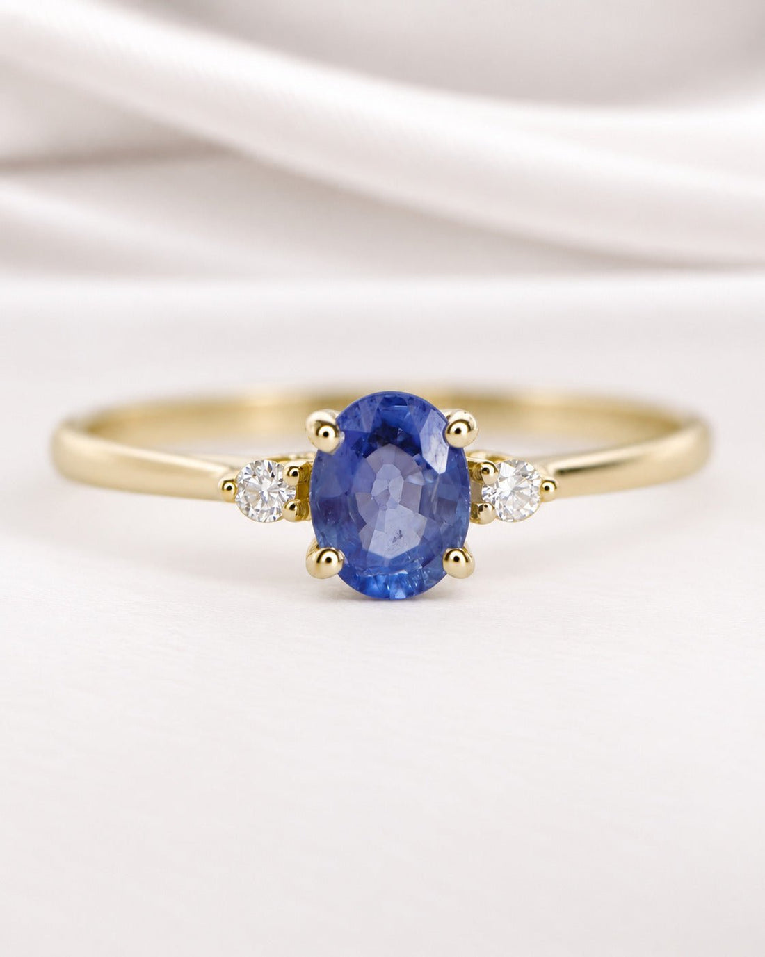 Bague Trilogie Saphir 0.49 carat &amp; Diamants "Lana" - Elliade Paris