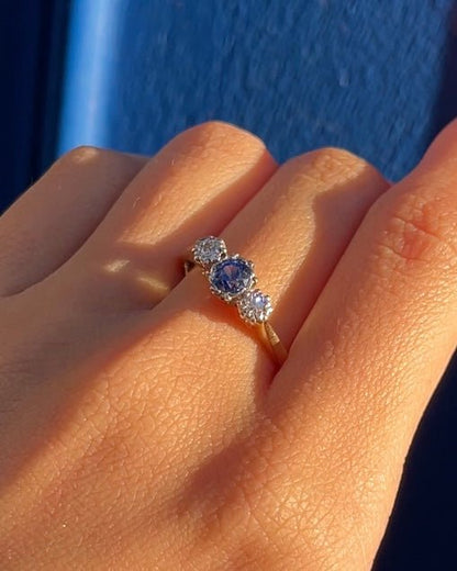 Bague Trilogie Saphir 0.50 carat &amp; Diamants &quot;Gabrielle&quot; - Elliade Paris