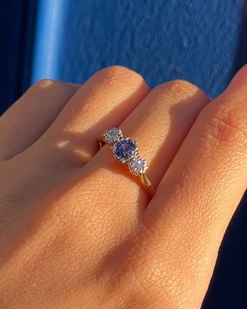 Bague Trilogie Saphir 0.50 carat &amp; Diamants &quot;Gabrielle&quot; - Elliade Paris