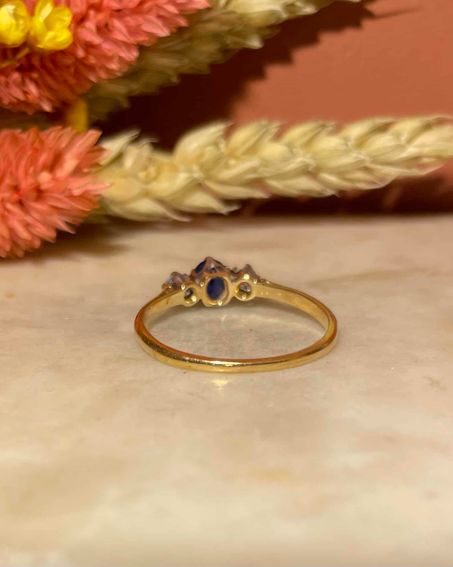 Bague Trilogie Saphir 0.55 carat &amp; Diamants &quot;Viviane&quot; - Elliade Paris