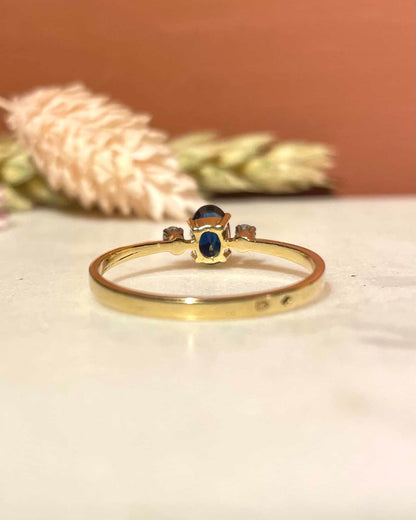 Bague Trilogie Saphir 0.60 carat &amp; Diamants &quot;Lucile&quot; - Elliade Paris
