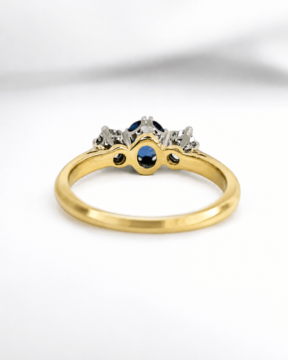Bague Trilogie Saphir 0.61 carat &amp; Diamants "Lydia" - Elliade Paris