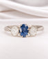 Bague Trilogie Saphir 0.65 carat & Diamants 0.40 carat "Helene" - Elliade Paris