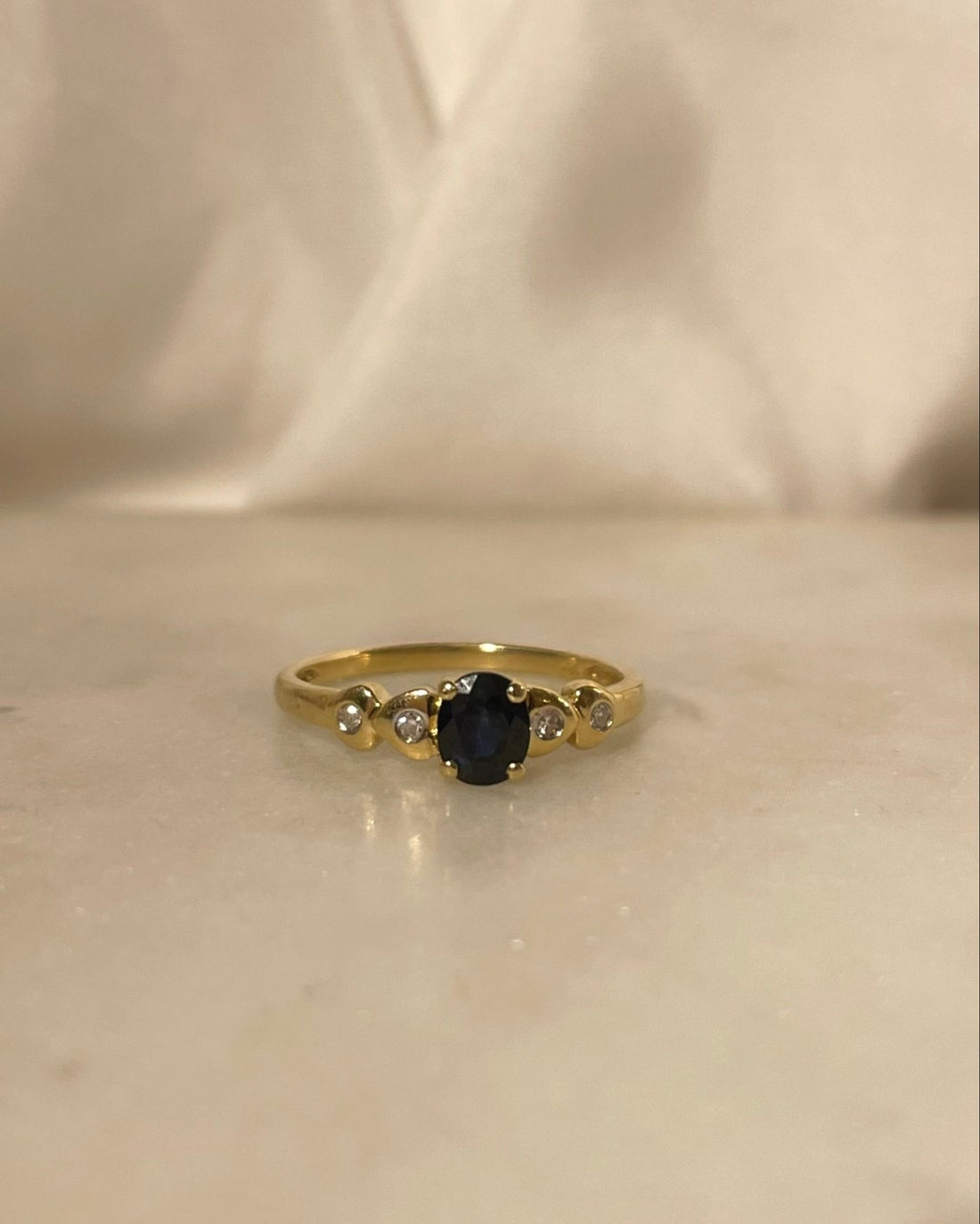 Bague Trilogie Saphir 0.65 Carat &amp; Diamants &quot;Dixie&quot; - Elliade Paris