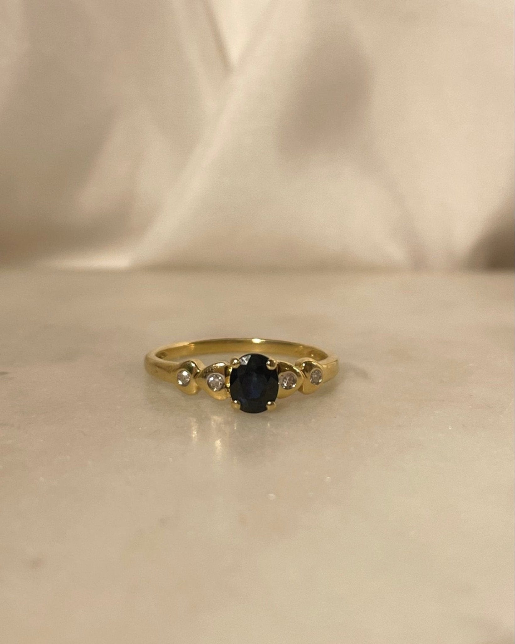 Bague Trilogie Saphir 0.65 Carat &amp; Diamants "Dixie" - Elliade Paris