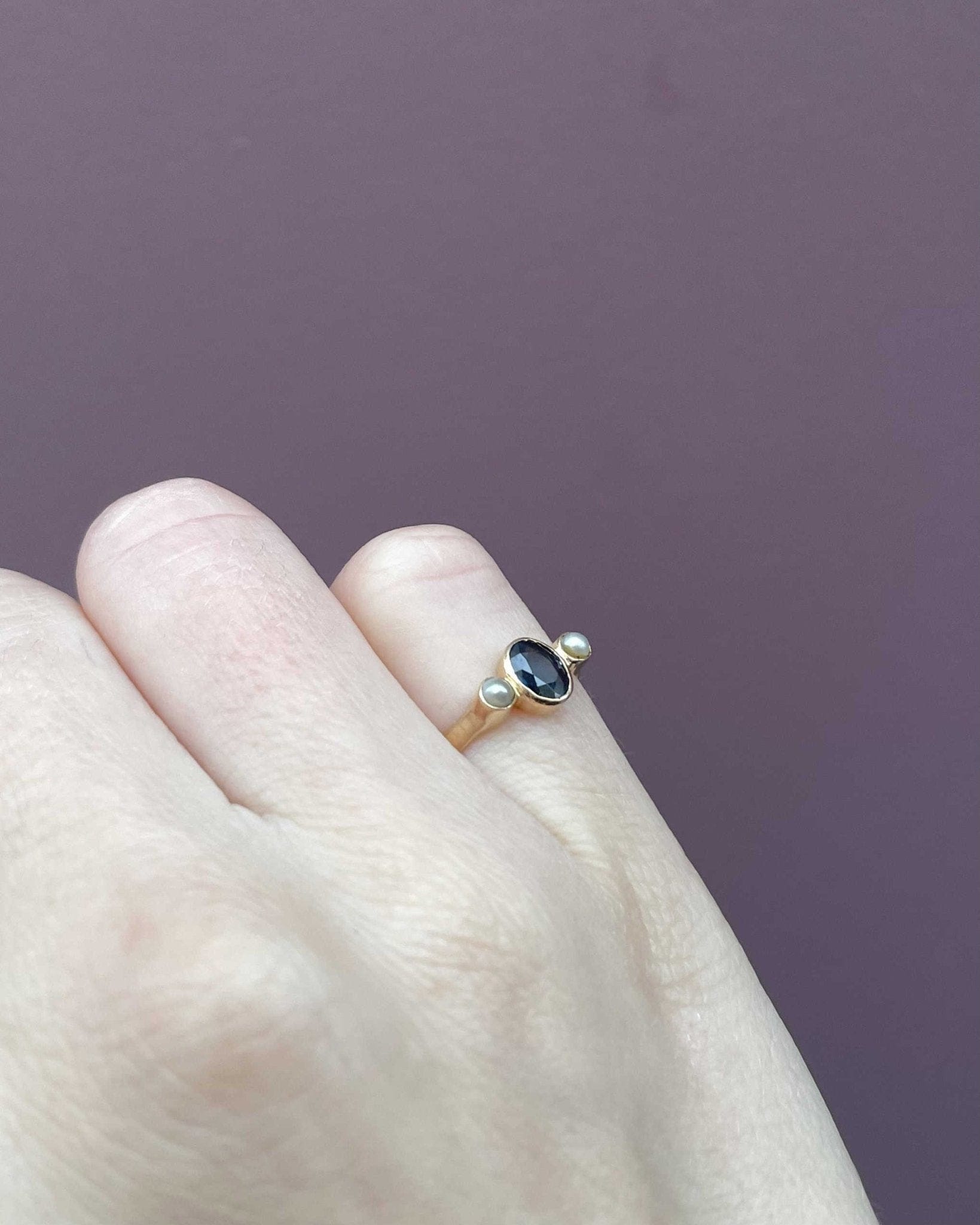 Bague Trilogie Saphir 0.65 carat &amp; Perles "Nérys" - Elliade Paris