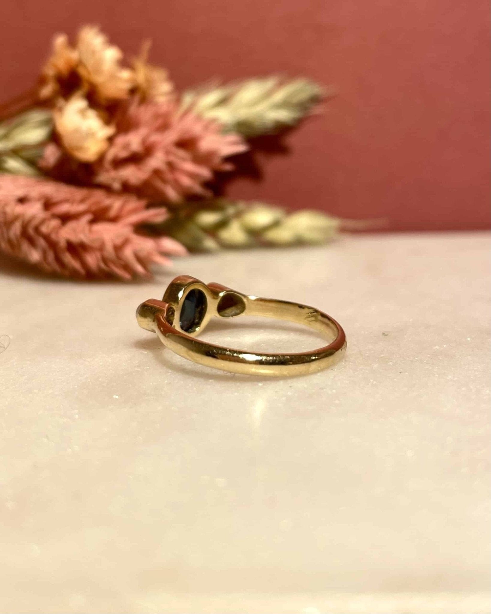 Bague Trilogie Saphir 0.65 carat &amp; Perles "Nérys" - Elliade Paris