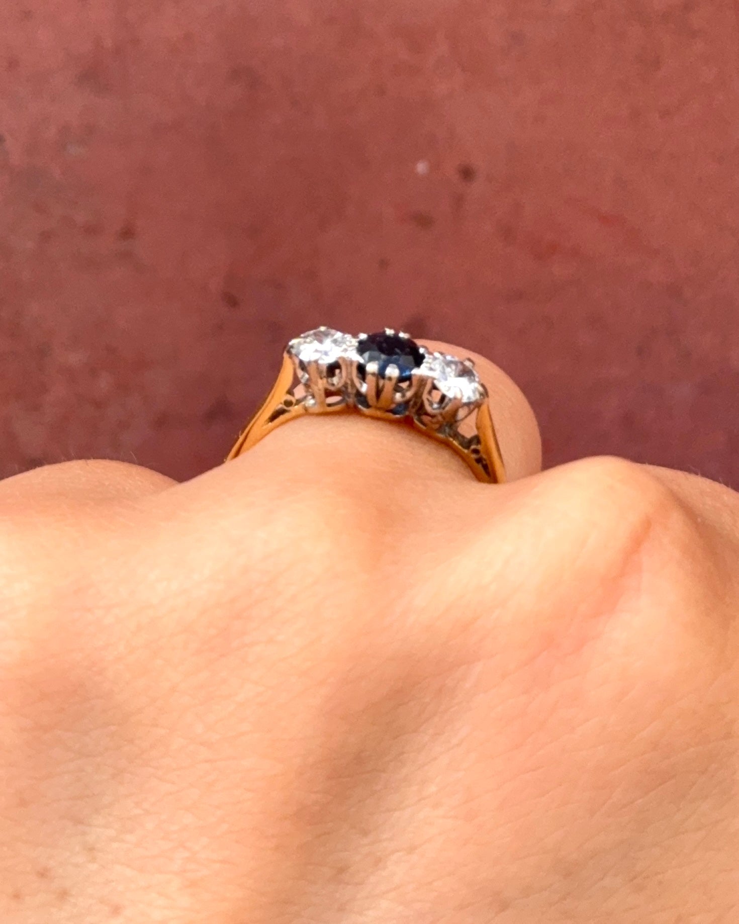 Bague Trilogie Saphir 0.66 carat &amp; Diamants 0.40 carat "Sybille" - Elliade Paris