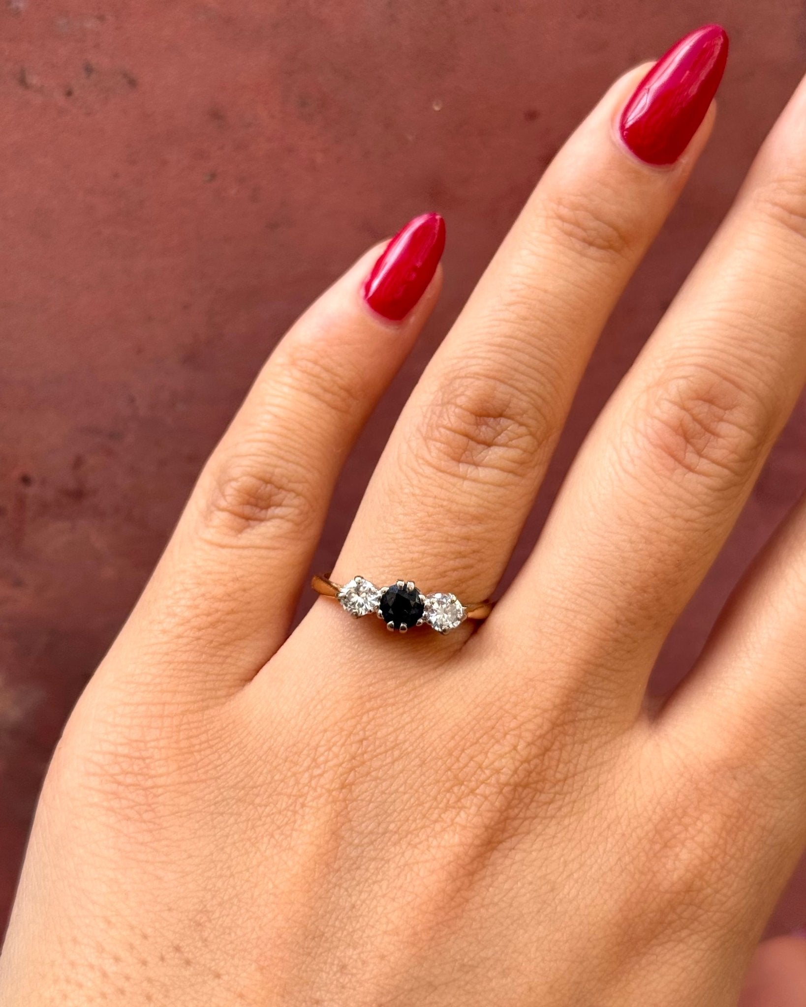 Bague Trilogie Saphir 0.66 carat &amp; Diamants 0.40 carat "Sybille" - Elliade Paris