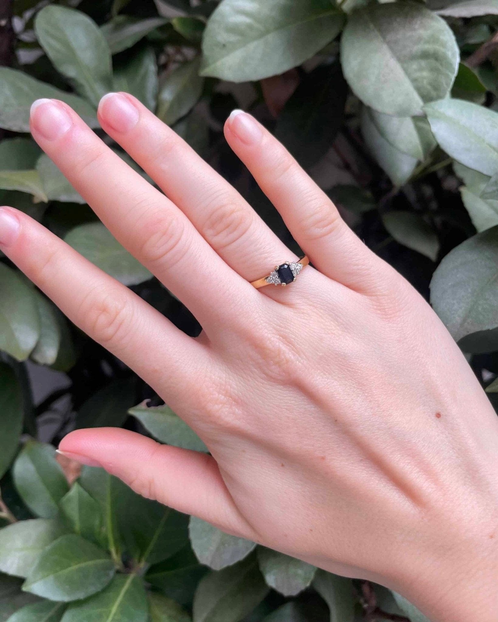 Bague Trilogie Saphir 0.70 Carat &amp; 6 Diamants "Kyria" - Elliade Paris