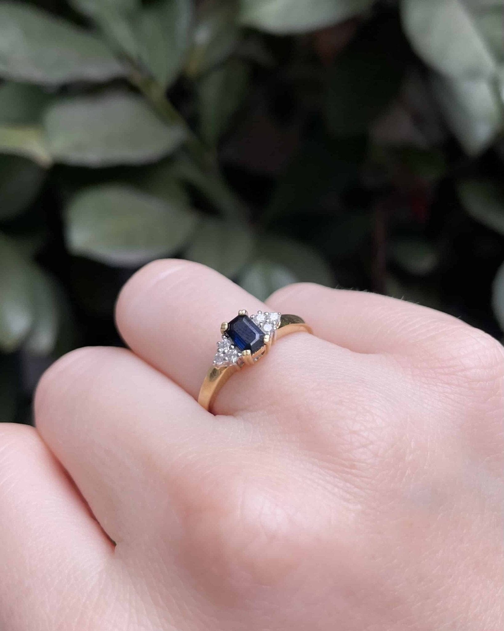 Bague Trilogie Saphir 0.70 Carat &amp; 6 Diamants "Kyria" - Elliade Paris