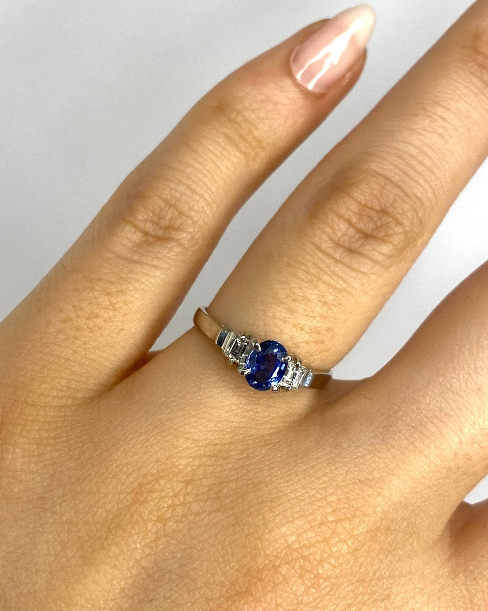Bague Trilogie Saphir 0.70 carat &amp; Diamants 0.20 carat "Giuletta" - Elliade Paris
