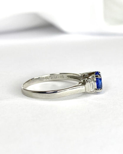 Bague Trilogie Saphir 0.70 carat &amp; Diamants 0.20 carat "Giuletta" - Elliade Paris