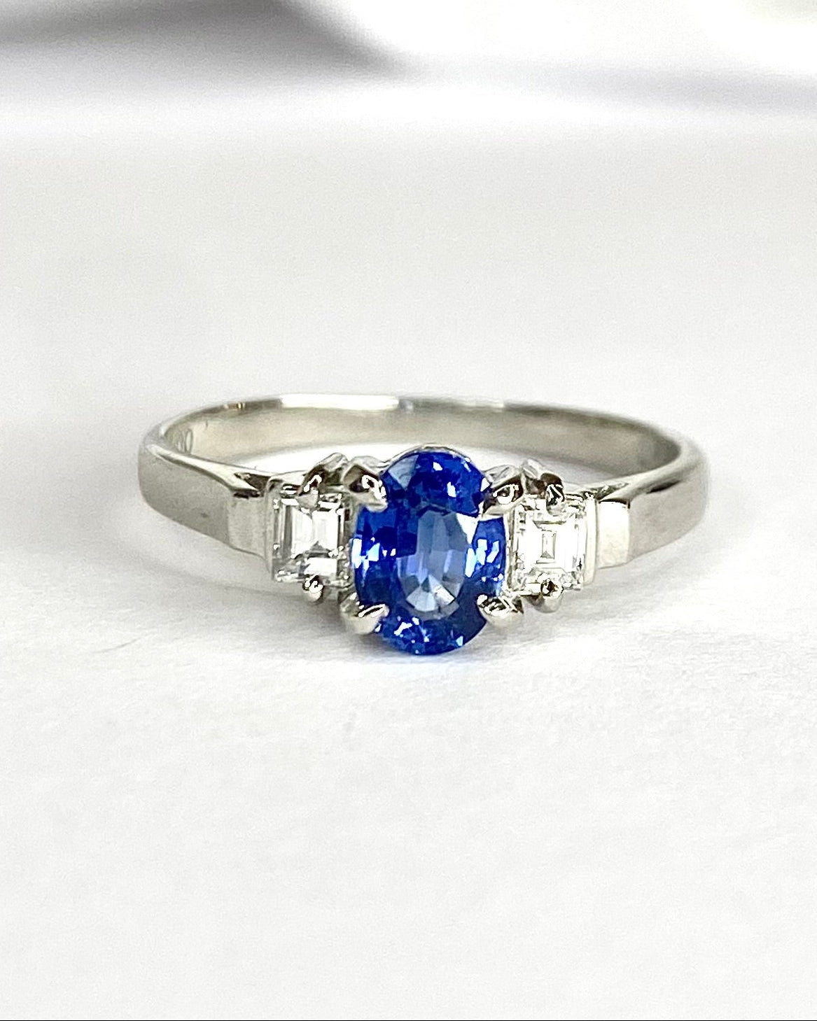 Bague Trilogie Saphir 0.70 carat &amp; Diamants 0.20 carat "Giuletta" - Elliade Paris