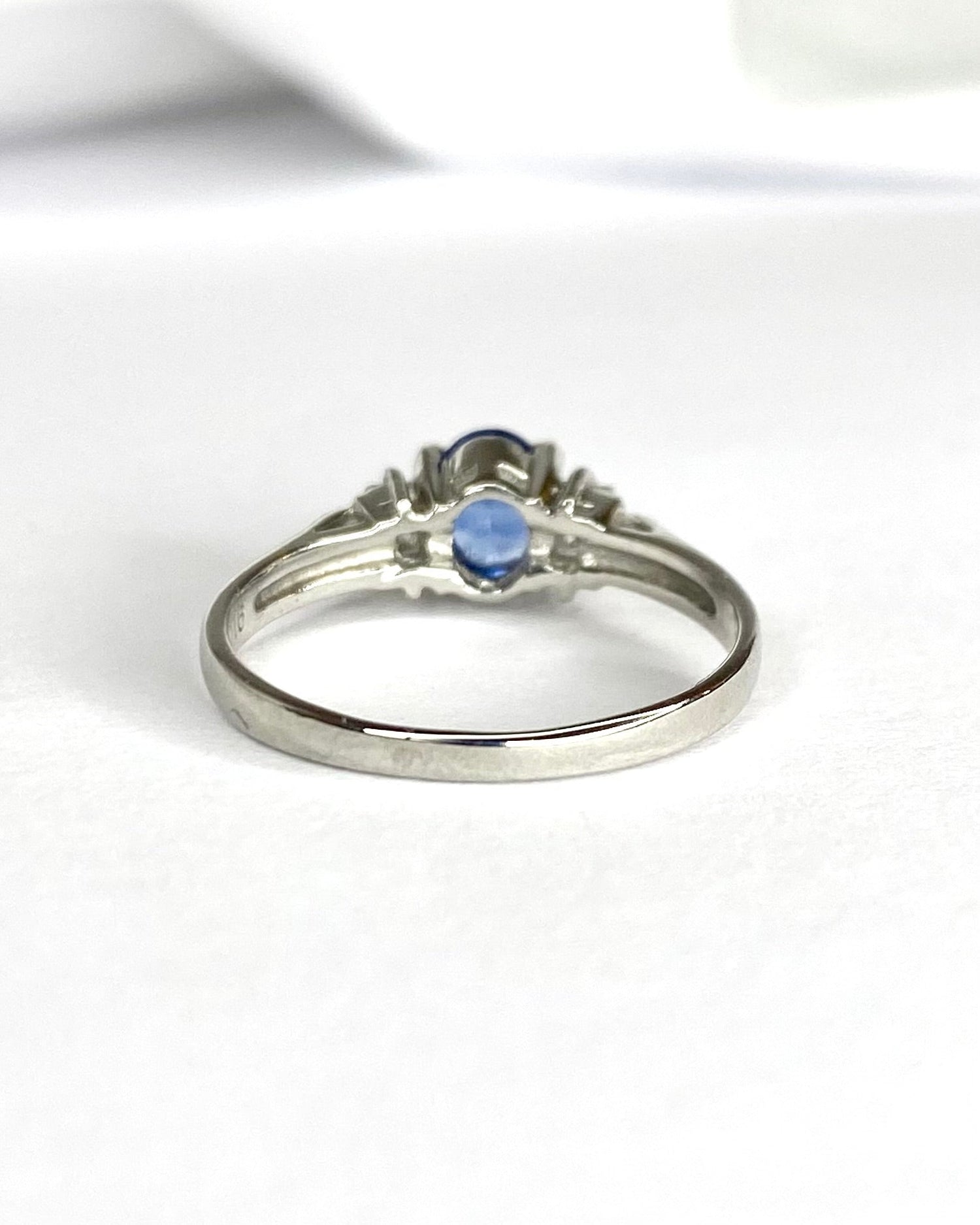 Bague Trilogie Saphir 0.70 carat &amp; Diamants 0.20 carat "Giuletta" - Elliade Paris