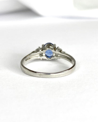 Bague Trilogie Saphir 0.70 carat &amp; Diamants 0.20 carat "Giuletta" - Elliade Paris