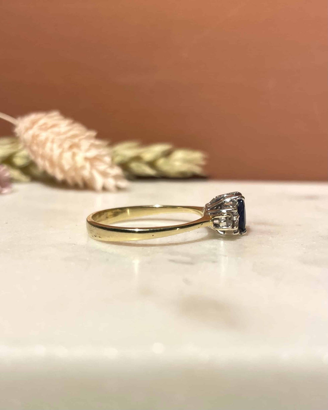 Bague Trilogie Saphir 0.70 carat &amp; Diamants &quot;Tina&quot; - Elliade Paris