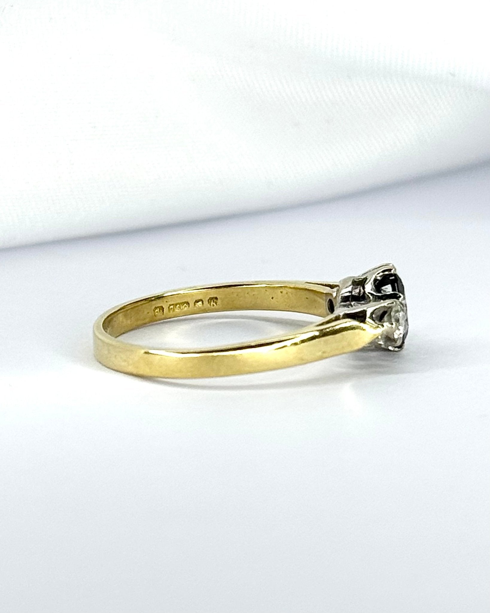 Bague Trilogie Saphir 0.75 carat &amp; Diamants 0.14 carat "Catherine" - Elliade Paris