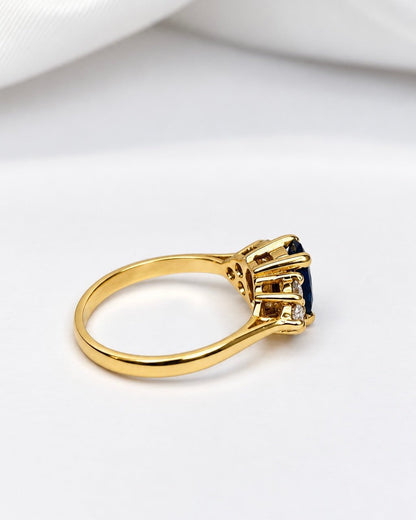 Bague Trilogie Saphir 0.75 carat &amp; Diamants 0.30 carat "Elane" - Elliade Paris