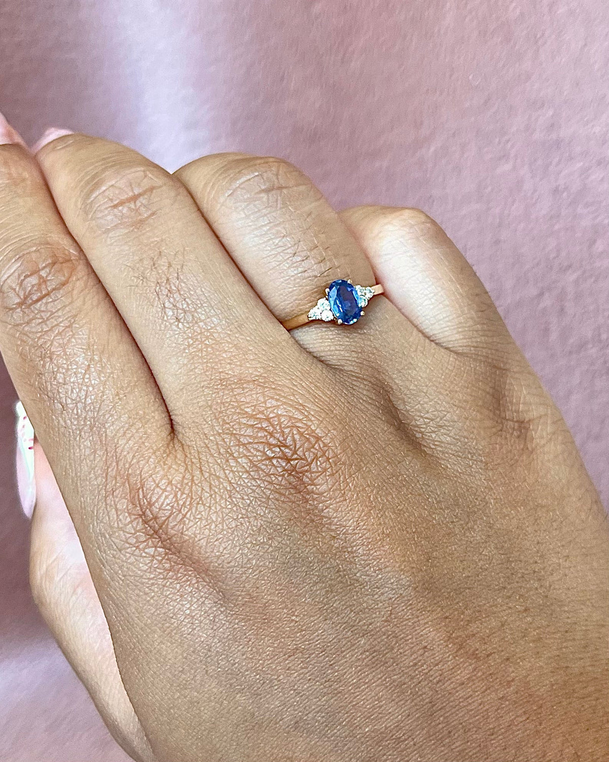 Bague Trilogie Saphir 0.75 carat &amp; Diamants "Lison" - Elliade Paris