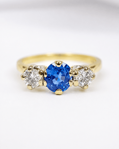 Bague Trilogie Saphir 0.79 carat &amp; Diamants 0.40 carat "Julie" - Elliade Paris