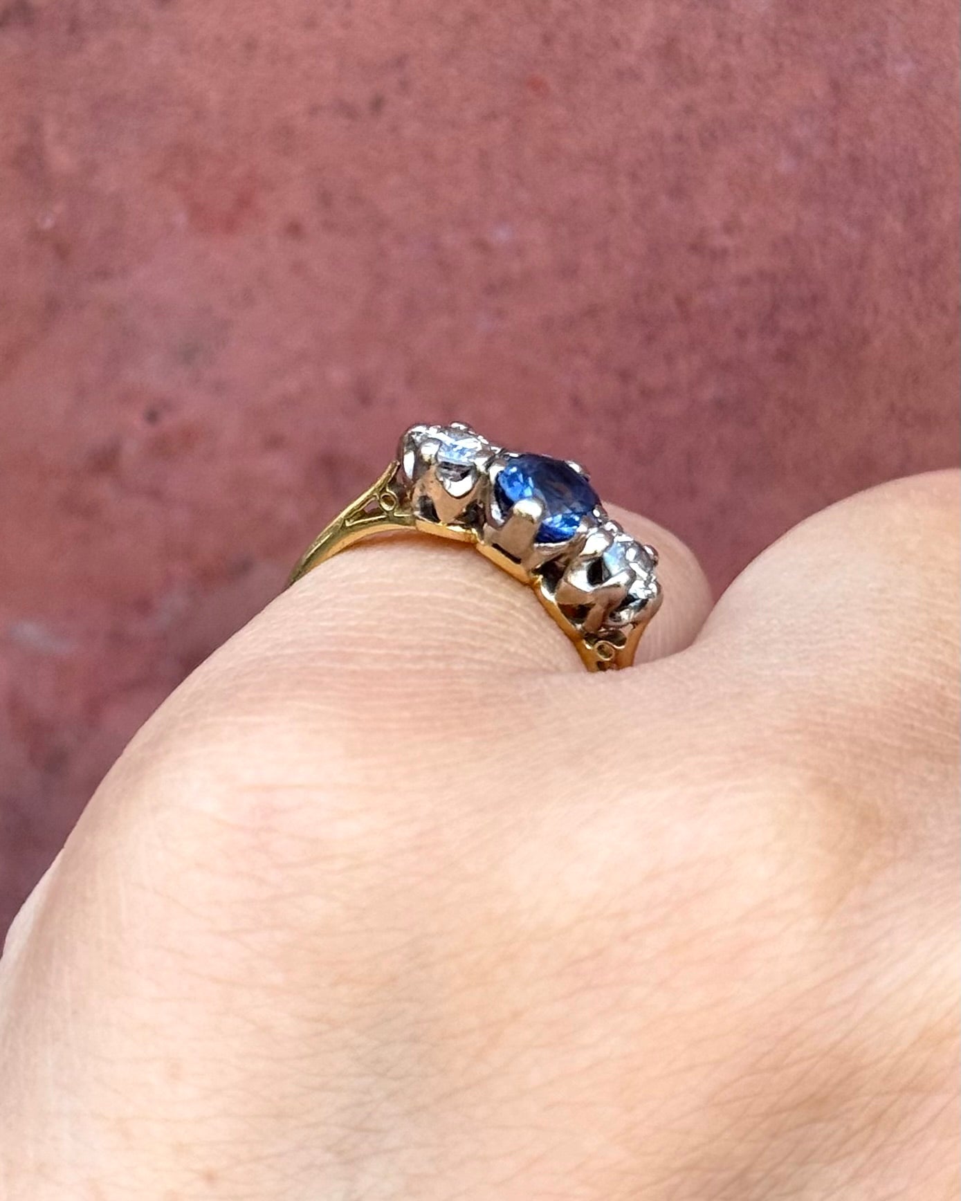 Bague Trilogie Saphir 0.79 carat &amp; Diamants 0.40 carat "Julie" - Elliade Paris