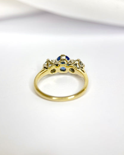 Bague Trilogie Saphir 0.79 carat &amp; Diamants 0.40 carat "Julie" - Elliade Paris