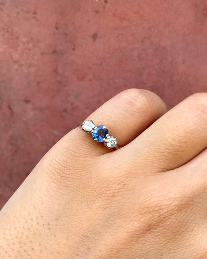 Bague Trilogie Saphir 0.79 carat &amp; Diamants 0.40 carat "Julie" - Elliade Paris